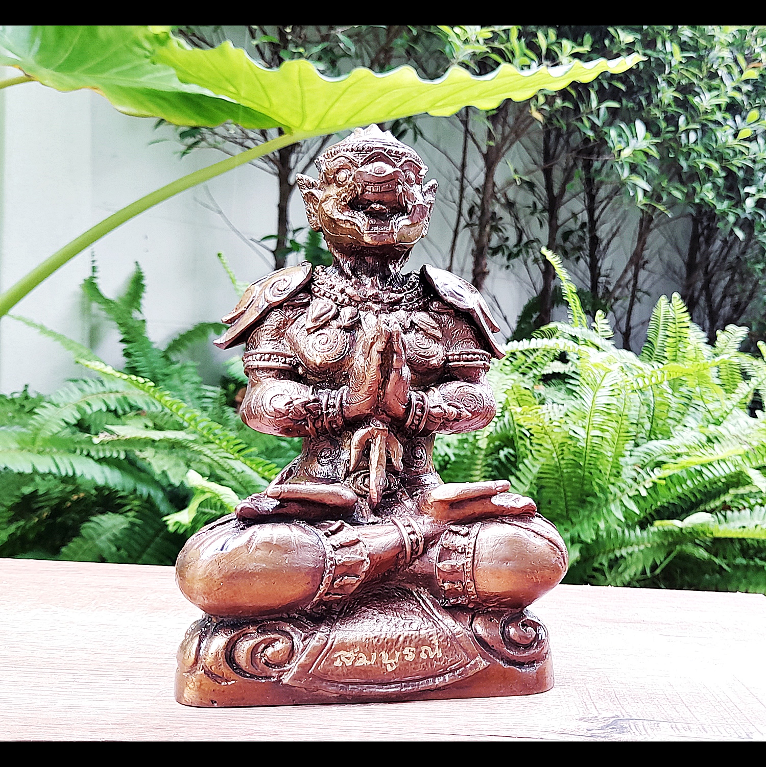 รูปหล่อ หนุมาน ใส่ชุดเกราะ รายมนต์ ถืออาวุธตรีศูล (องค์ใหญ่ขนาดตั้งบูชา หน้าตัก6นิ้ว สูง9นิ้ว) เนื้อทองเหลือง ปี2560 #ปลุกเสกแล้ว #รับประกันแท้