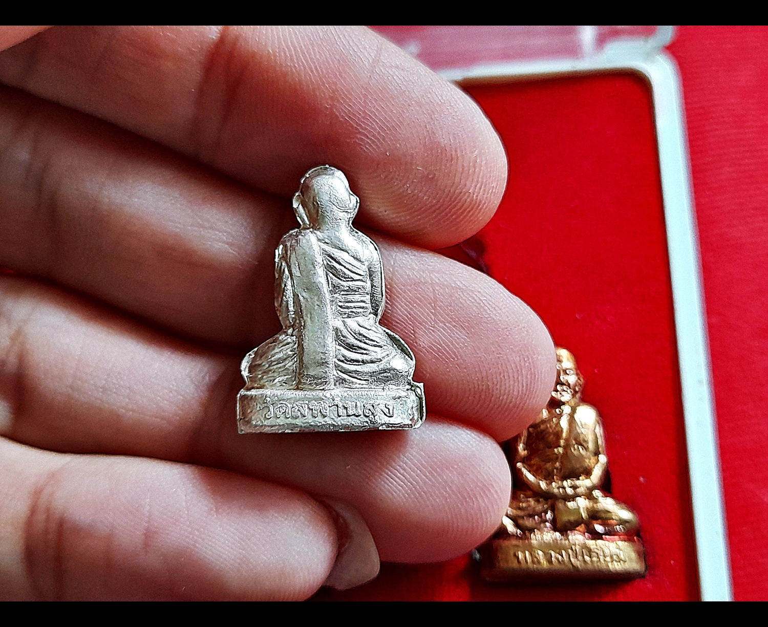 รูปหล่อ (ขนาดห้อยคอ) หลวงปู่เอี่ยม วัดสพานสูง (3กษัตริย์ 3เนื้อ เงินแท้ นวะ ทองแดง) #ตอกโค็ด ปี255X - หลวงพ่อรวย หลวงพ่อเพิ่ม หลวงพ่อพูน หลวงตาวาส วัดสพานสูง ปลุกเสก #รับประกันแท้