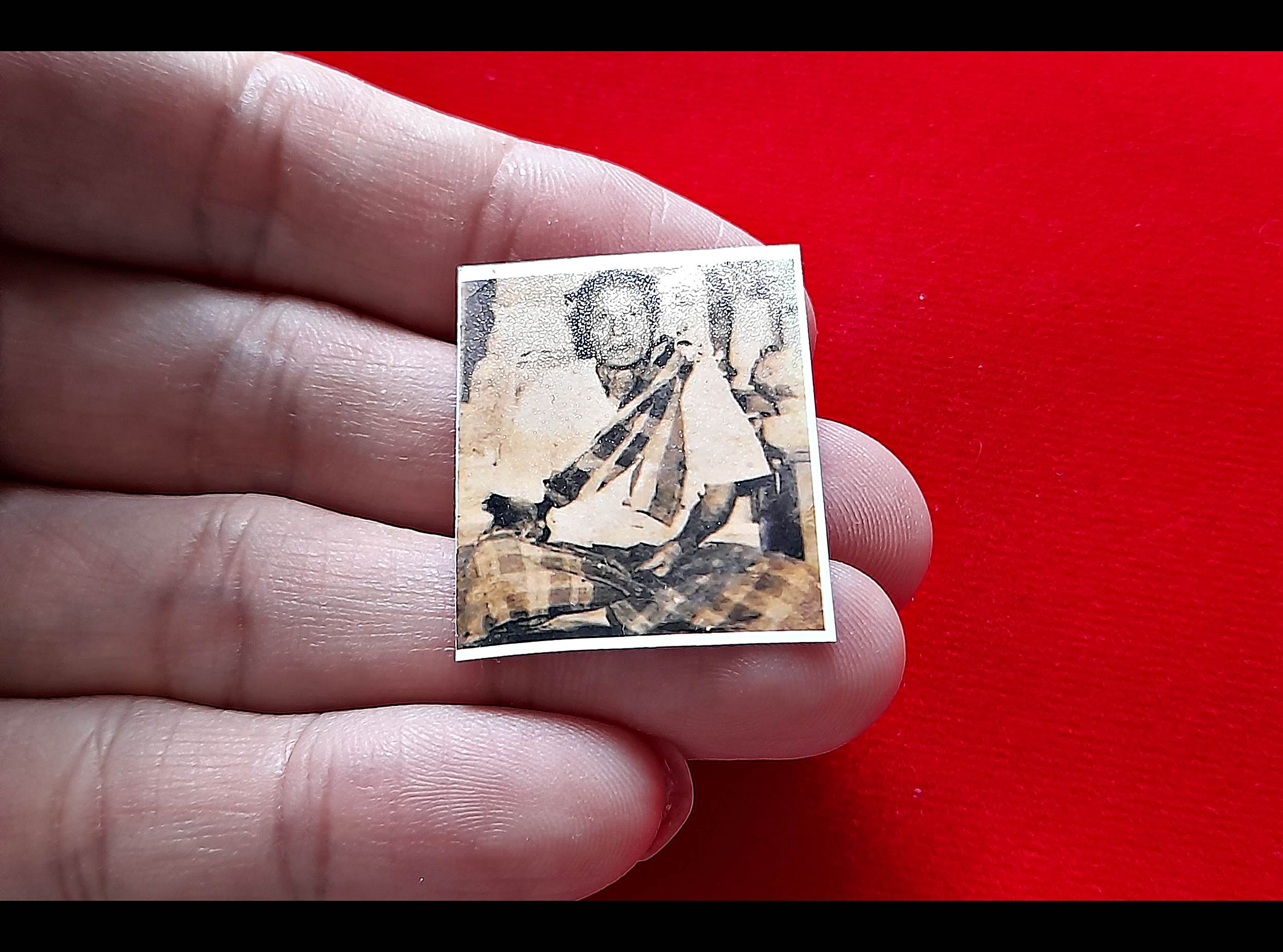 รูปภาพ(หลังจารยันต์สาวรำพึง)+สายสิญจ์ อาจารย์แปลก ร้อยบาง ฆราวาสขมังเวส มหาเสน่ห์ (ปลุกเสก บูชาครู วาระงานไหว้ครู ปี2564) #รับประกันแท้ - สำนัก อ.กฤษณะ ธเนศไพศาล สํานักไสยเทวะ