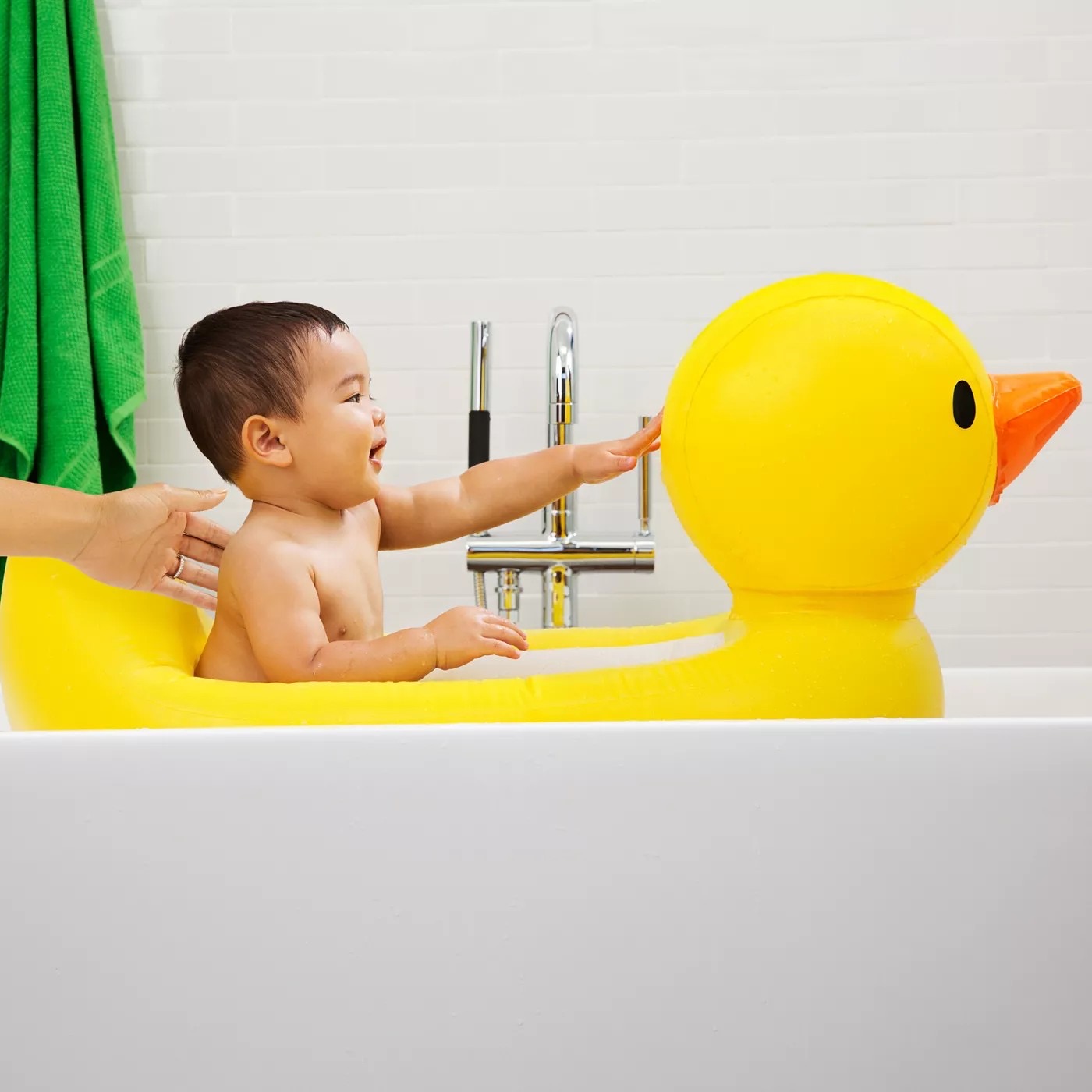 อ่างอาบน้ำเป่าลมสำหรับเด็ก Munchkin White Hot Duck Bath Tub