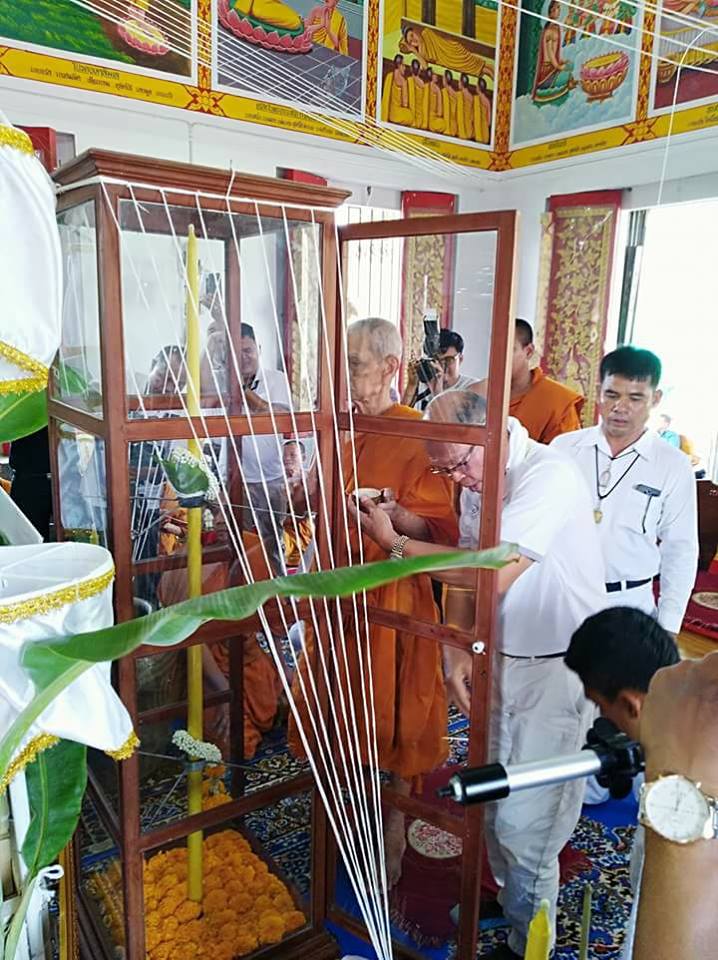 รูปบูชาสี หลวงพ่อกวย วัดโฆสิตาราม รุ่นมหาบารมี 61 (ขนาด 12x16นิ้ว)