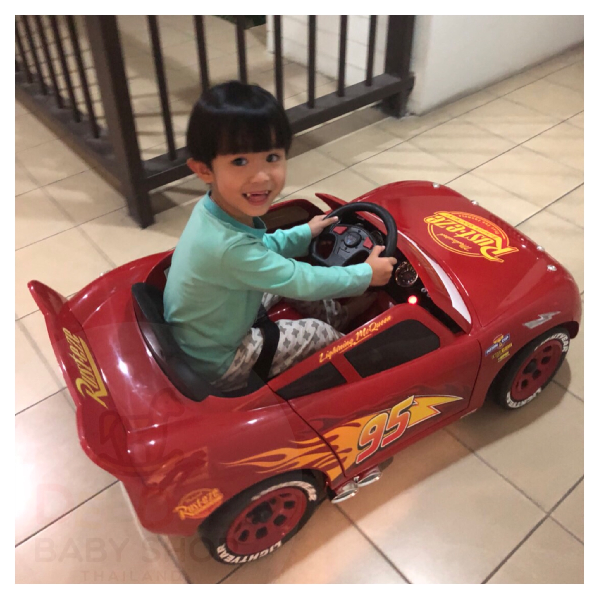 รถแบตเตอรี่สุดเท่ห์สำหรับเด็ก Huffy Disney Cars 3 Lightning McQueen 6V Battery-Powered Ride-On