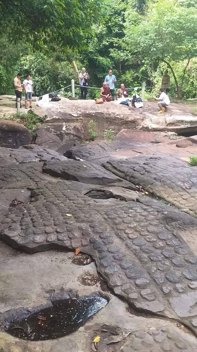 เหรียญศิวลึงค์ (11รุ่ม1) หลัง โยนี (พ่อปู่แม่ย่าให้กำเนิด พลังงานจักรวาล) (ปลุกเสกที่ปราสาทนครวัดและเขาพนมกุเลน) ปี2562 #รับประกันแท้ - หลวงปู่อุดมทรัพย์(พระอาจารย์จ่อย) วัดเวฬุวัน จ.ศรีสระเกษ จัดสร้างและดำเนินการปลุกเสก