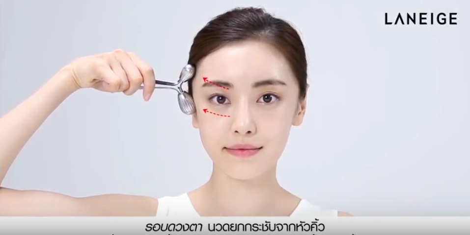 (ลดพิเศษ40%) Laneige Face-Fit Roller โรลเลอร์ยกกระชับผิวแบบอสมมาตรที่ผลิตจากทองคำขาว ให้คุณสัมผัสผิวยกกระชับเต่งตึง แลดูอ่อนเยาว์ จนสัมผัสผลลัพธ์ได้ในชั่วข้ามคืน