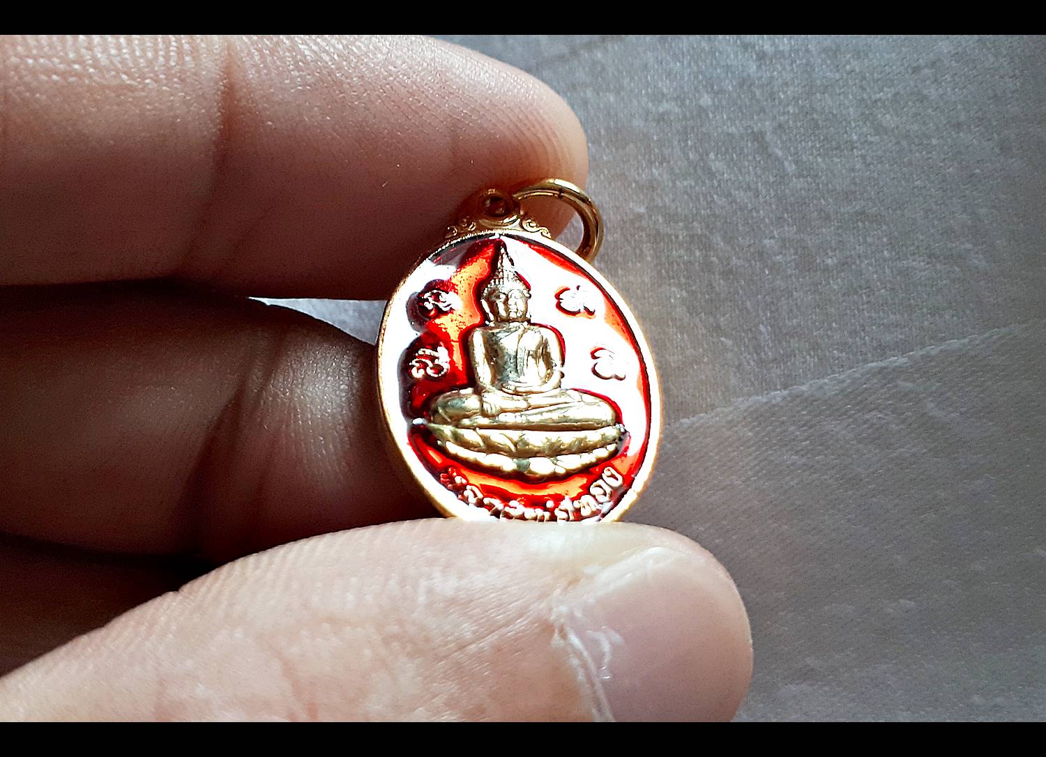 เหรียญหลวงพ่อทอง วัดเขาตะเครา (ทรงวงรี ทรงไข่) เนื้อกระไหล่ทอง ลงยาสีแดง