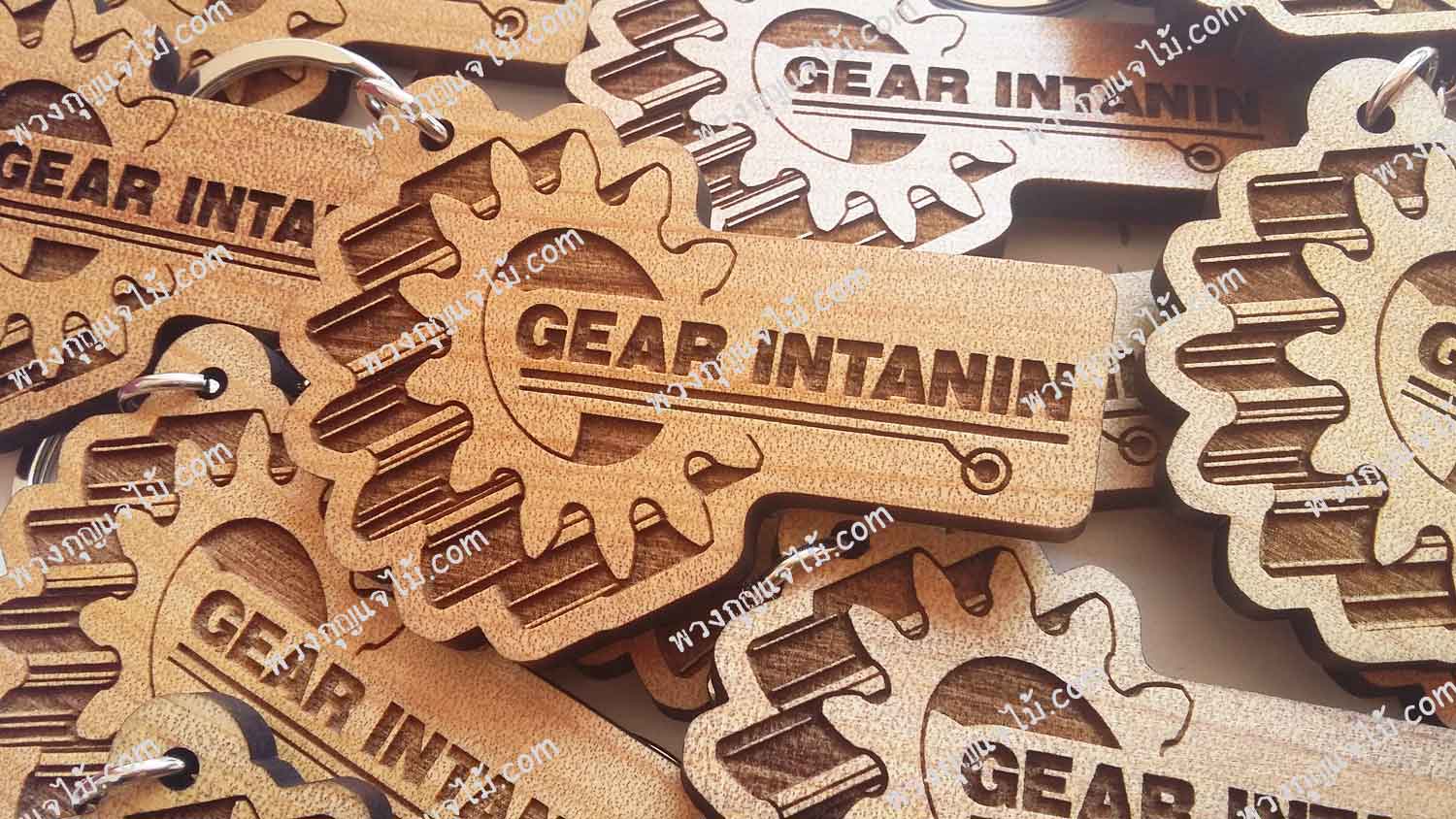 พวงกุญแจไม้ ของที่ระลึก - Gear Intanin