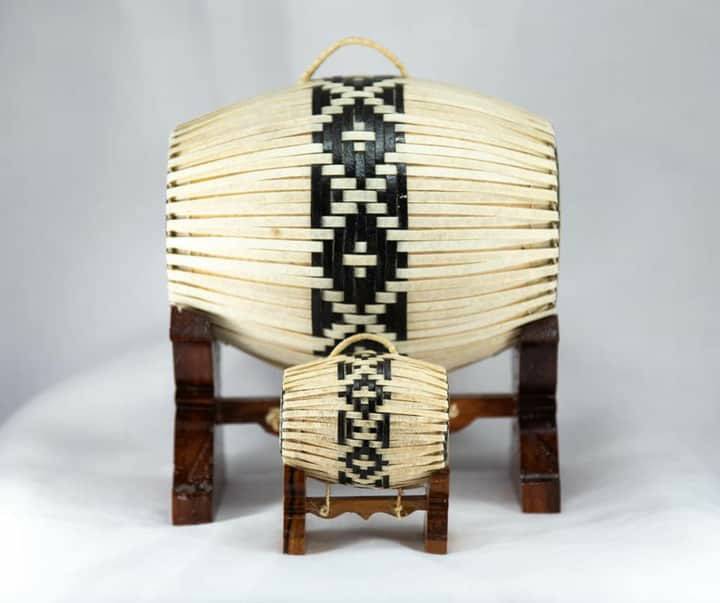 ตะโพน(ใหญ่) (ชื่อเสียงโด่งดัง มหาลาภเมตตาเสหน่ห์) - (งานแฮนเมด ทำมือ วัสดุจากหนังวัวแท้ ฐานไม้สักทอง) (ขนาดตั้งบูชา) รุ่น2 - (พิธี เสาร์๕)ปี2563