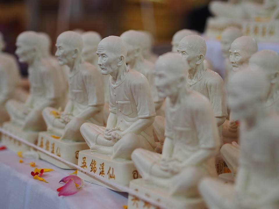 รูปหล่อ อาแปะ โรงสี เซียนแปะโรงสี วัดศาลเจ้า (ขนาดบูชา5นิ้ว) รุ่นฟ้าประทานพร ปี2560 (ใต้ฐานอุดมวลสาร ผ้ายันตื ผงธูป เหรียญ)