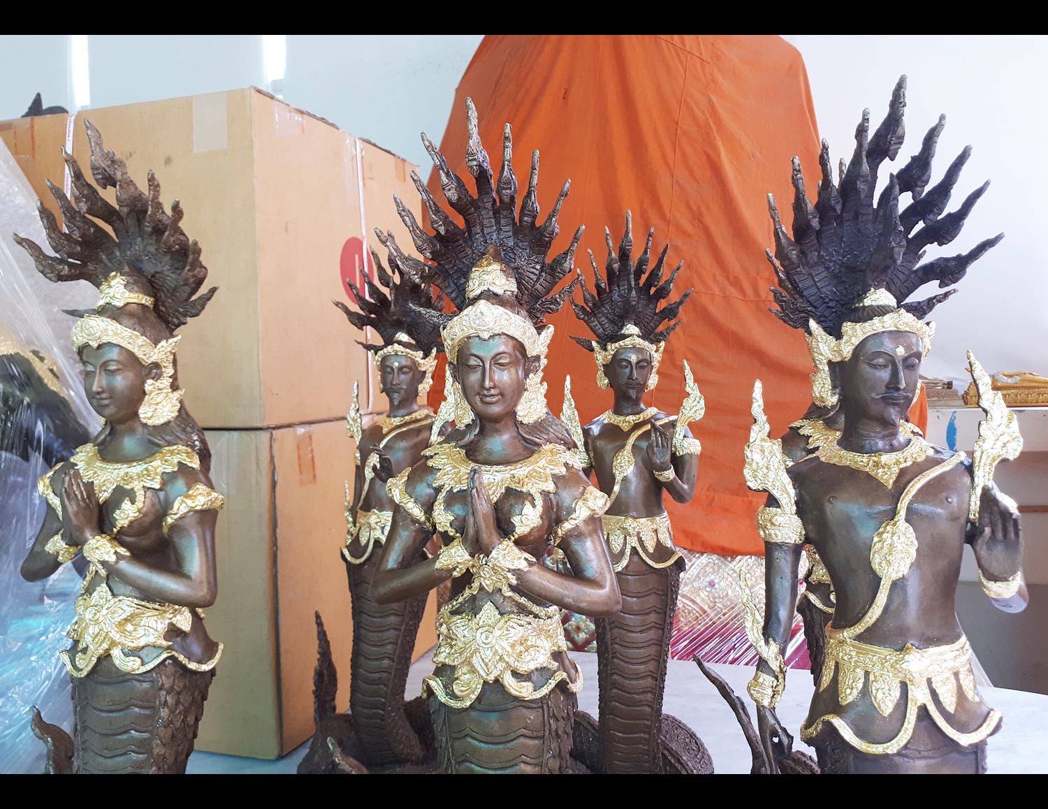 รูปหล่อ พญานาคราช (ท่านปู่นาคา-ศรีสุทโธ ท่านยานาคี-ศรีปทุมวัน) พญานาคปรก 9ตน 9เศียร โลหะทองเหลืองรมดำปิดทอง (ขนาดบูชา องค์ขนาดใหญ่ สูง 25นิ้ว) (ขายปลีก ขายส่ง)