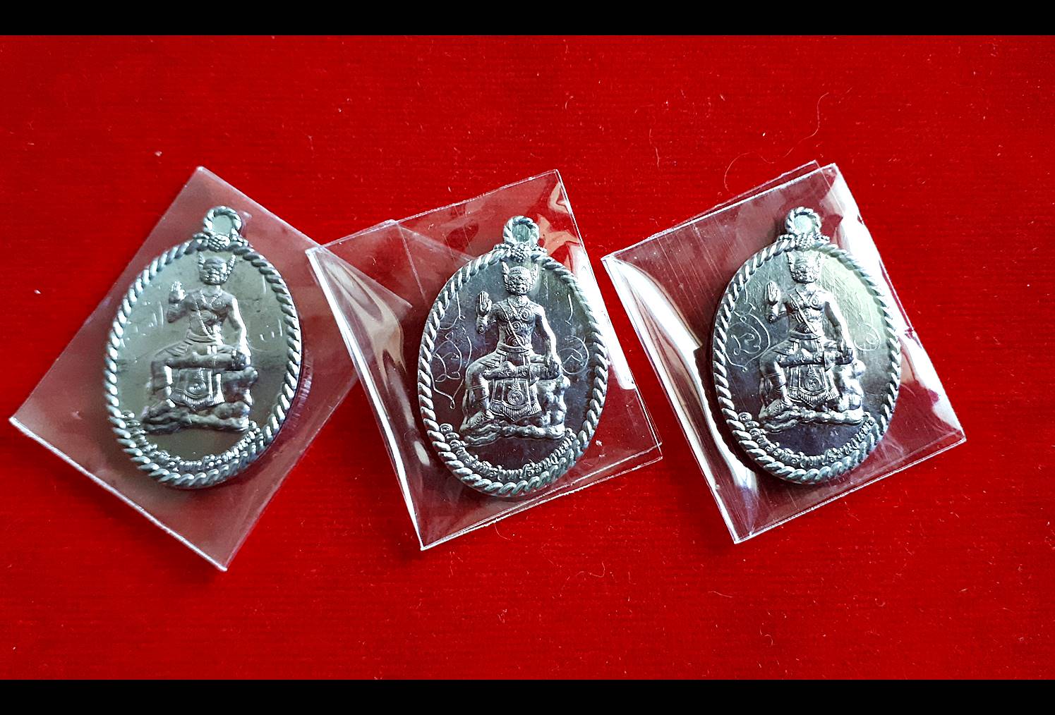 เหรียญพระพิราพ ไภรวะ ปางประทานพร ด้านหลังอักขระยันต์และคำอวยพร เนื้อตะกั่วนำฤกษ์ลองพิมพ์ (สร้าง เสกและจารอักขระลายมือ โดย พ่อครูพระอาจารย์ศิริพงศ์ คุรุพันธ์กิจ) ปี2561 - (จารอักขระเพิ่มด้านหน้า))