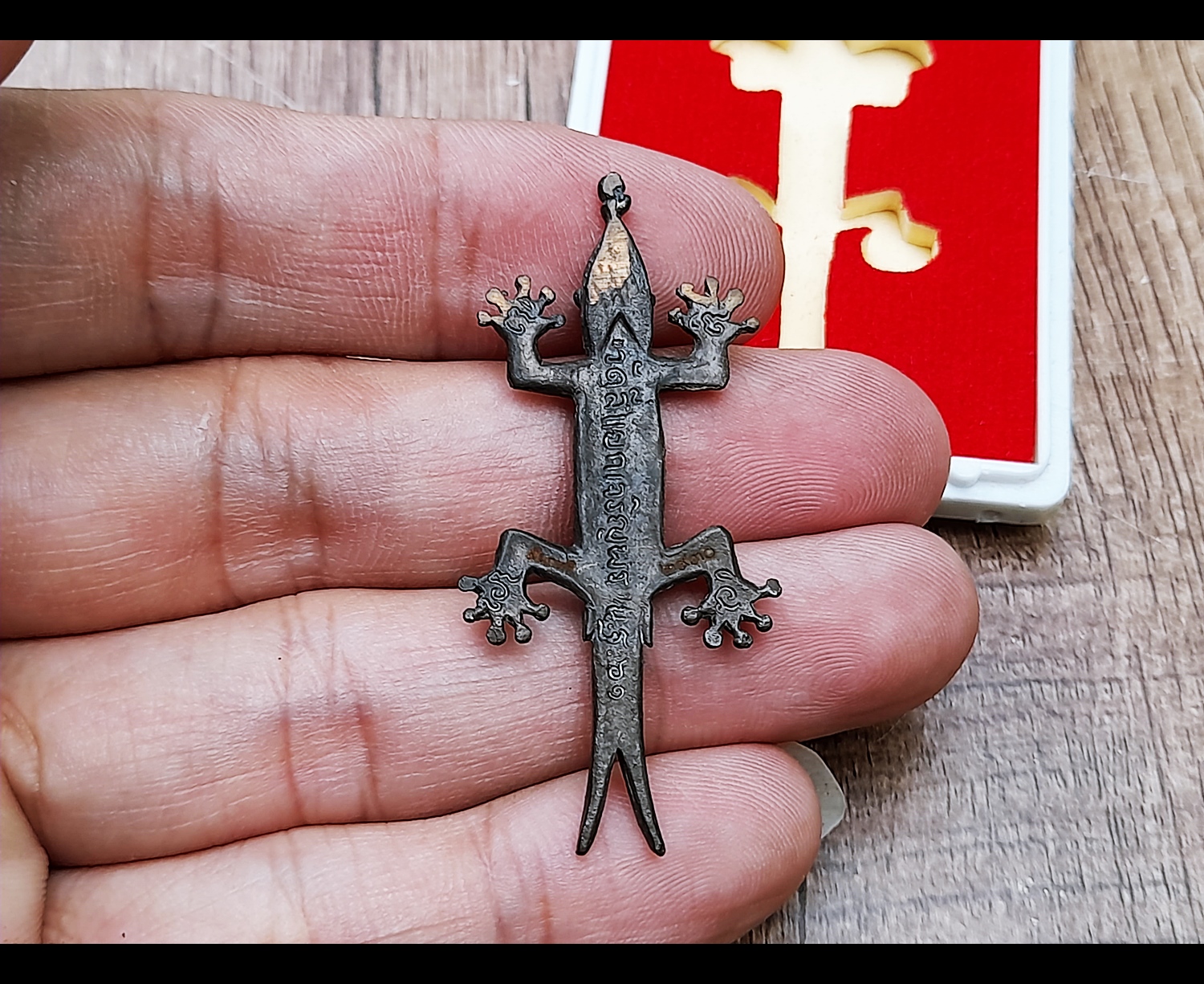 พญาจิ้งจก นำโชค (จกเงิน จกทอง จกโชค จกลาภ) ปี2561 - (หลวงพ่อเล็ก วัดท่าขนุน ร่วมปลุกเสก วัดสี่แยกเจริญพร จ.นครปฐม ในปี2561)