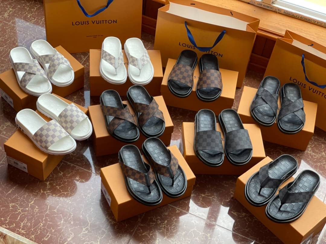 รองเท้าแตะ lv sandal ชาย มีหลายแบบหลายลาย size 38-45 กดดูแบบเพิ่มด้านใน