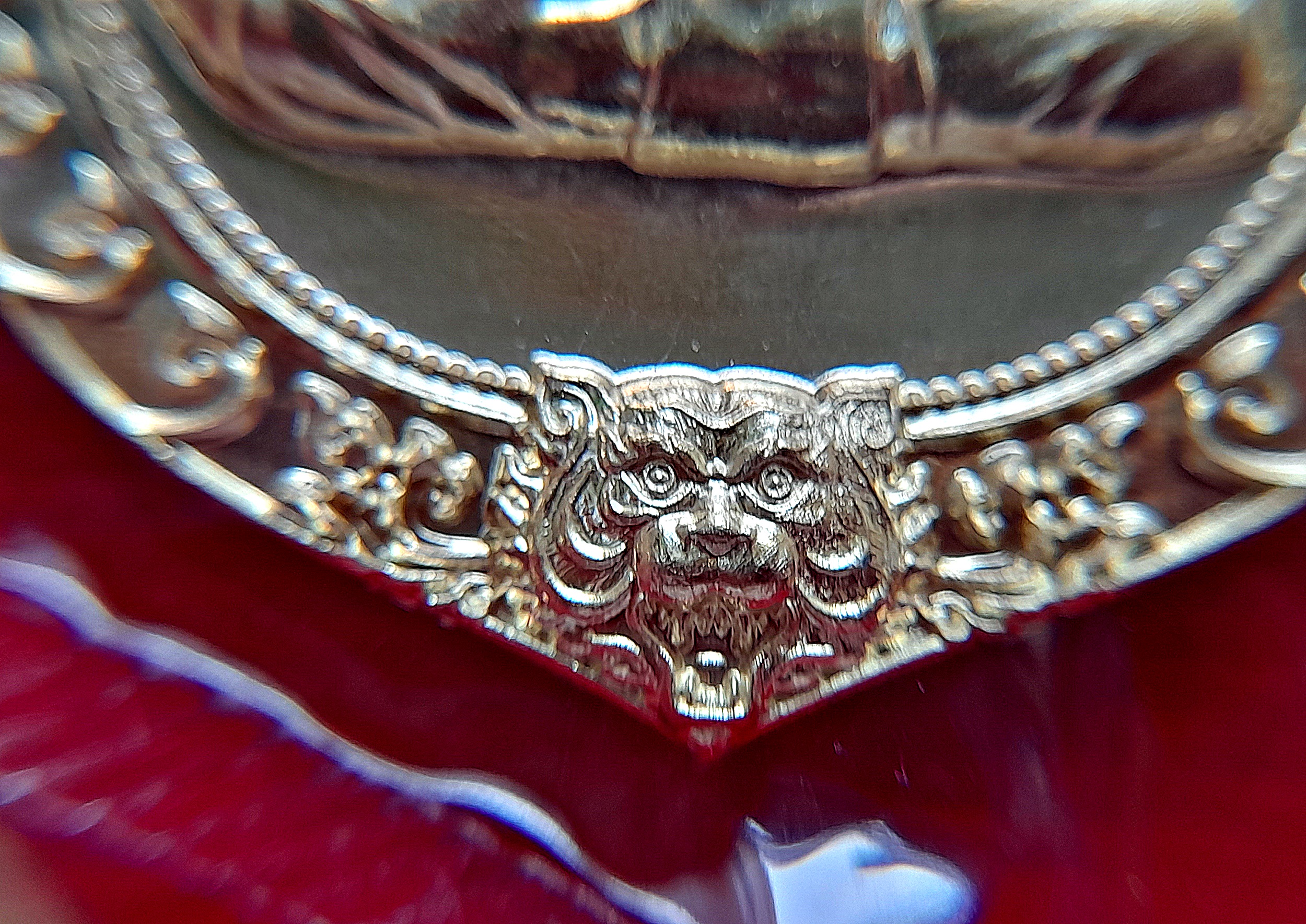 เหรียญ หลวงพ่อกวย (รุ่นแรก ทรงเสมา ฐานหน้า#พญาเสือโคร่ง(#มหาอำนาจ) หลัง พญา #หนุมาน4กร(#ครูแรง) (#ธงชัย #พระขรรค์ #จักร #ตรีศูล)) ปี2565 เนื้อทองลำอู่ (มวลสารชั้นครู ทองชนวนผสมทองคำ) #รับประกันแท้