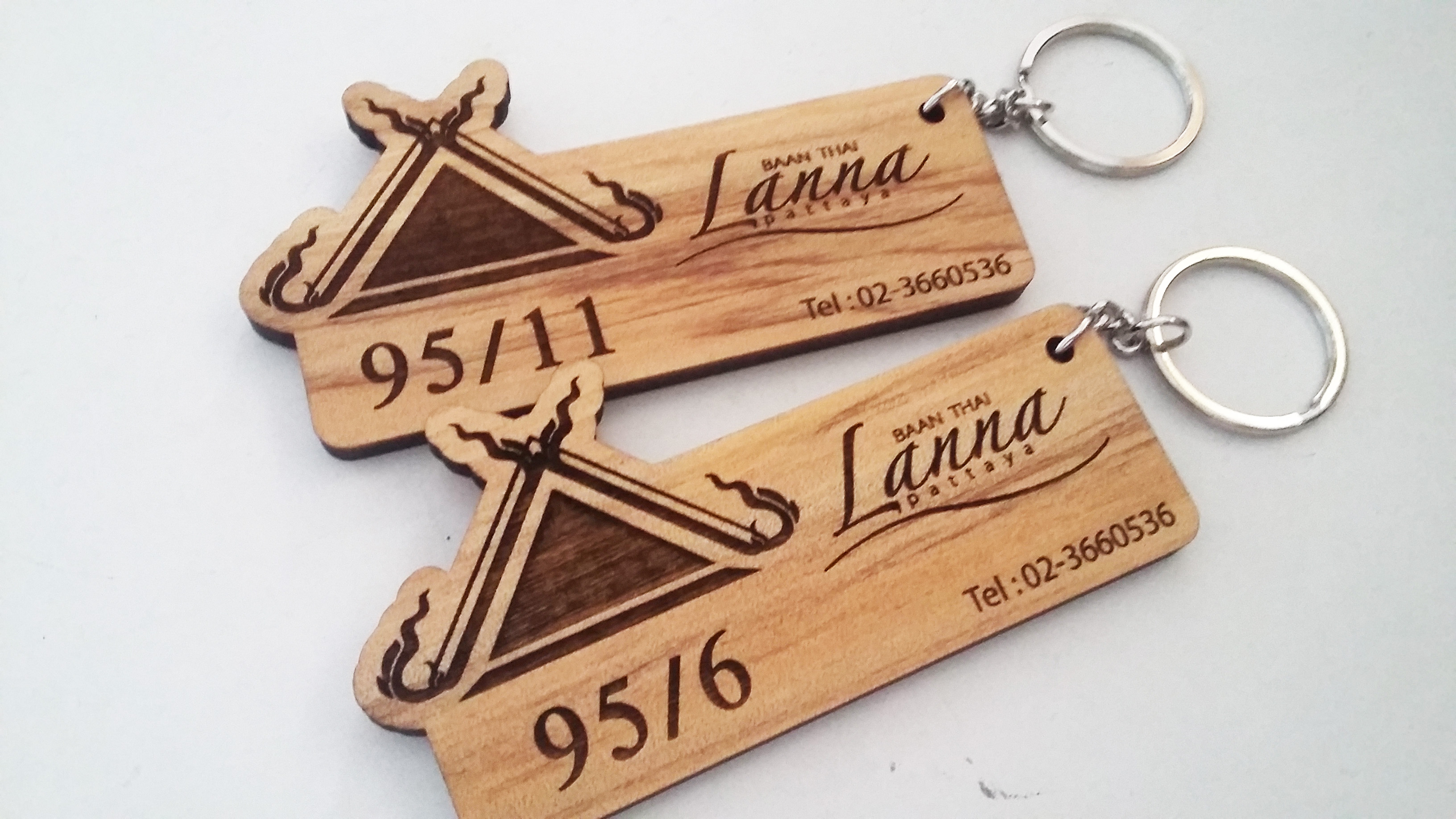 พวงกุญแจไม้ พวงกุญแจบ้าน - บ้านไทยล้านนา พัทยา (ฺBaan Thai Lanna Pattaya)