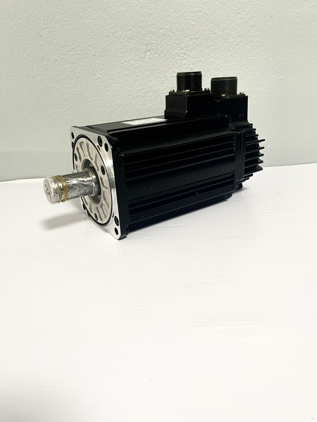 YASKAWA Servo Motor Model:SGMGH20ACA61 2Kw 200V