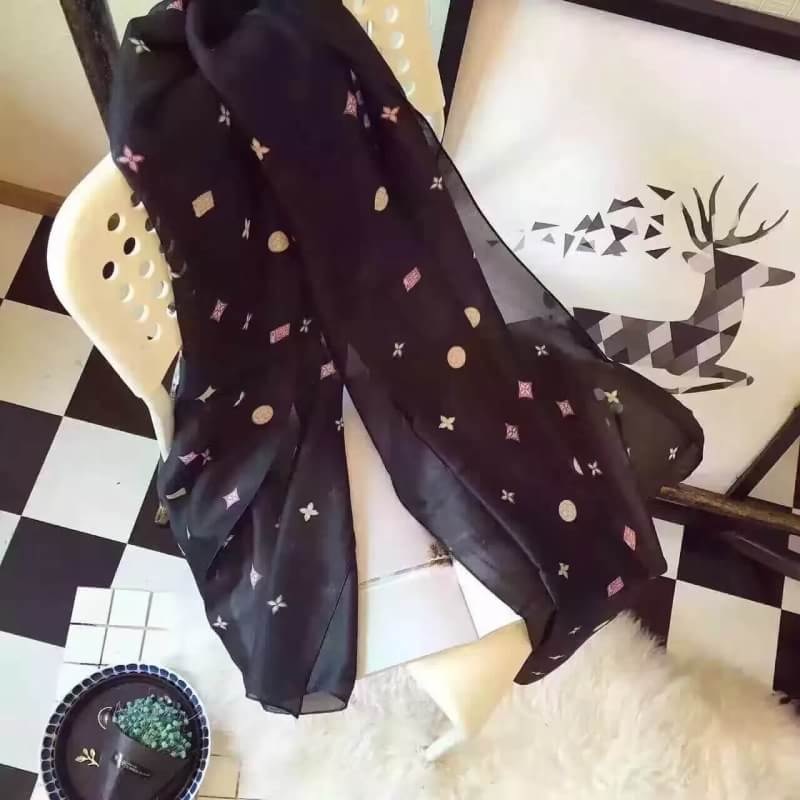 ผ้าพันคอ l ผ้าคลุมไหล่ l chiffon scarf สีดำ ลาย monogram
