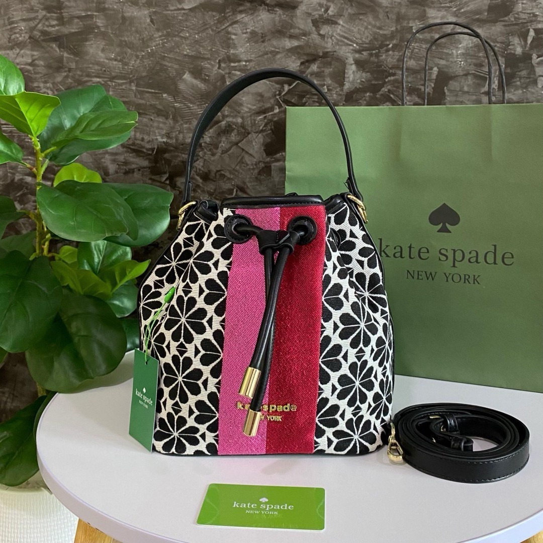 KATE SPADE NEW YORK SPADE FLOWER JACQUARD STRIPE MEDIUM BUCKET BAG (แอดไลน์ก่อนสั่งซื้อ)