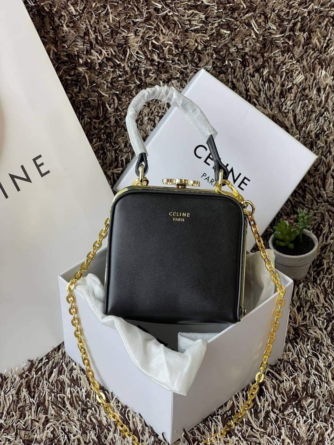 Celine Triomphe Minaudiere (แอดไลน์ก่อนสั่งซื้อ)