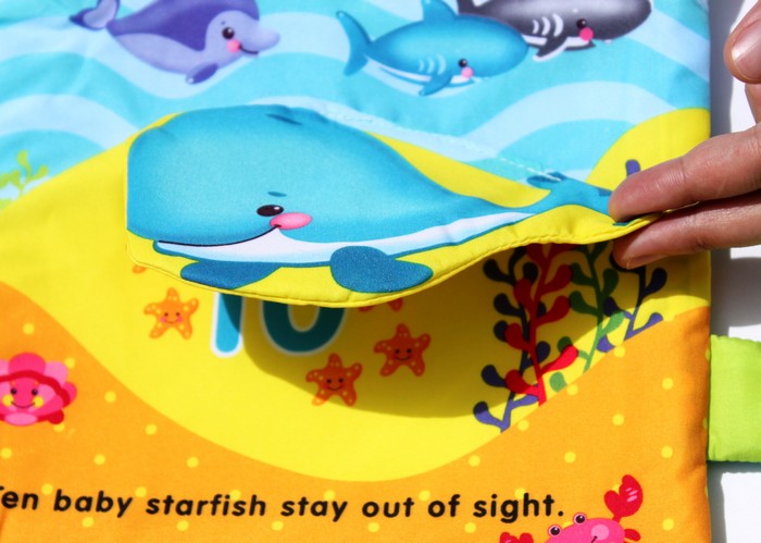 หนังสือผ้าเสริมพัฒนาการจาก Fisher-Price รุ่น Precious Planet Baby Animals Counting Book