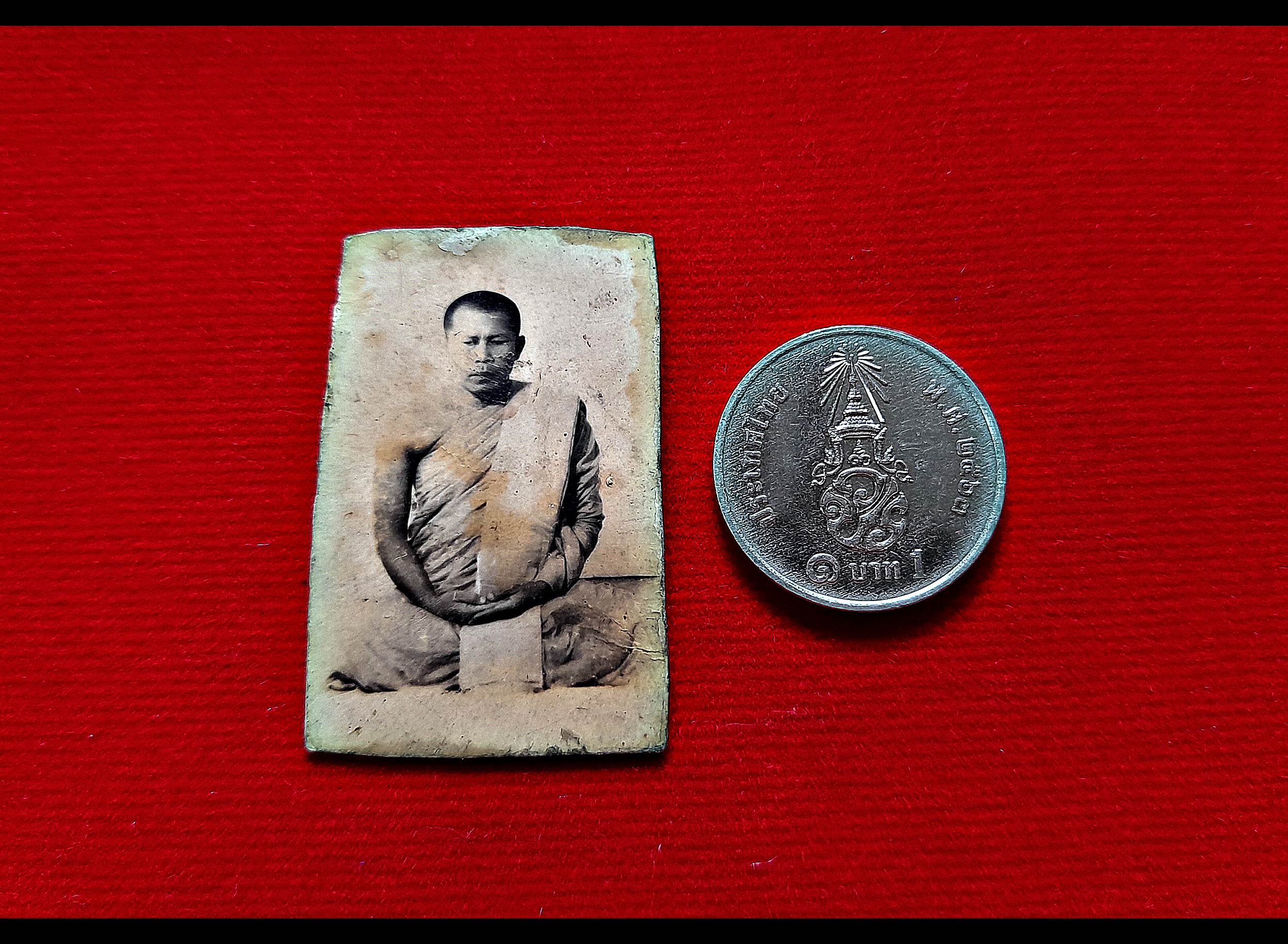 รูปภาพ หลวงพ่อยุงยุทธ วัดเขาไม้แดง จ.ชลบุรี #รับประกันแท้และทัน (ขาวดำ เต็มองค์)