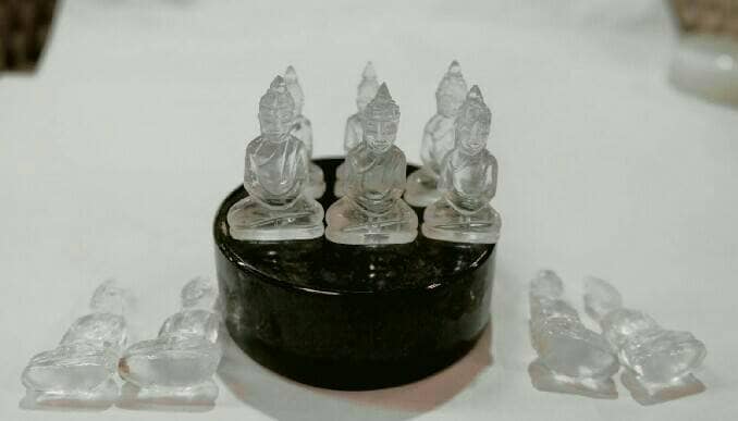 พระพุทธรูป ขนาดหน้าตัก1นิ้ว แกะสลักจาก แก้วโป่งข่าม ของแท้ (ขายปลีก ขายส่ง)