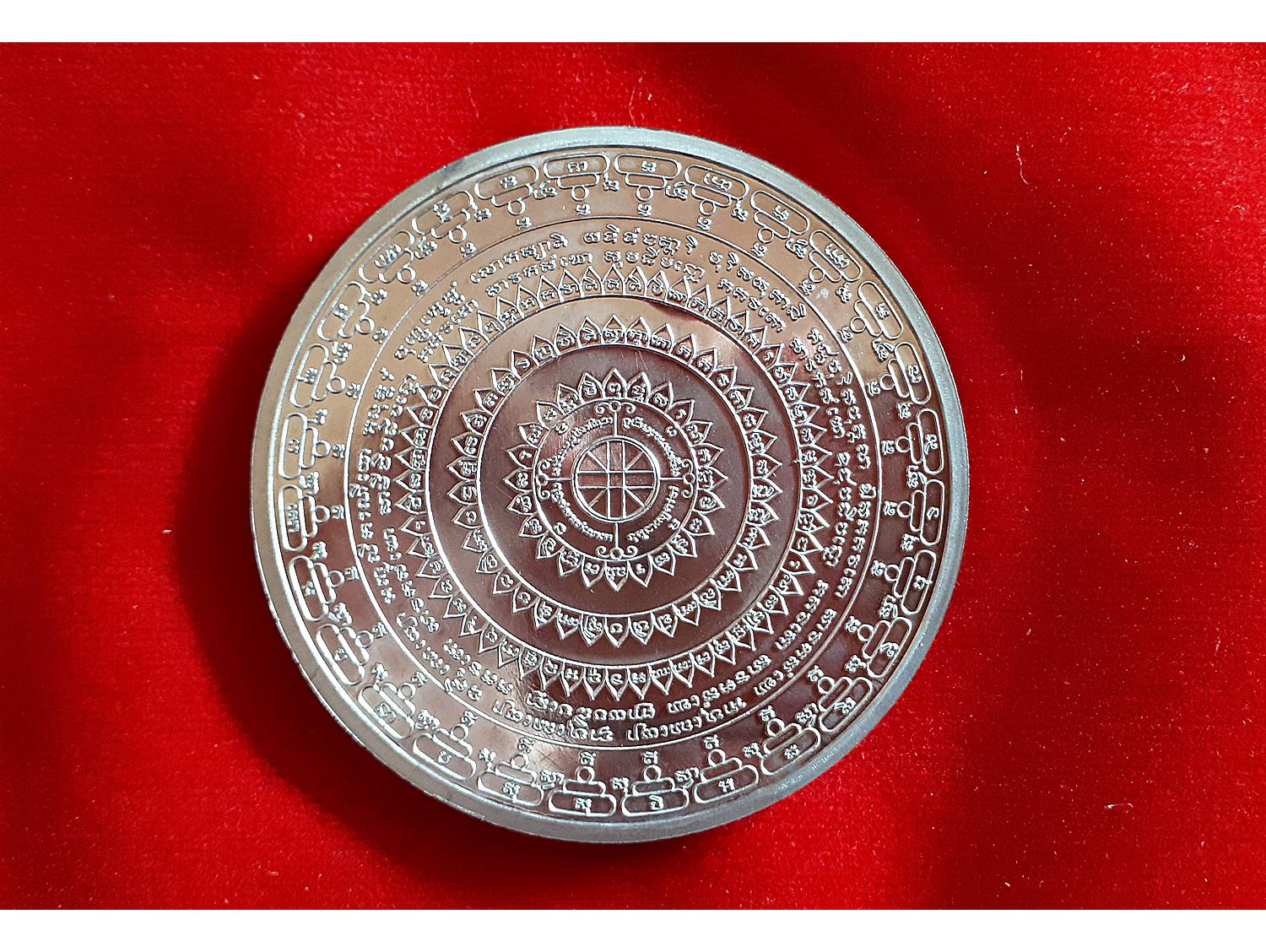 เหรียญพุทธบารมี ยันต์สุริยาทรงกลด(เพื่อความเจริญรุ่งเรื่อง) เนื้อชิน(รับพลังงานรองจากทองคำ) (ขนาด7ซม) รุ่น3 ปี2562 หลวงพ่อเล็ก วัดท่าขนุน (เหรียญสมเด็จองค์ปฐม) #รับประกันแท้