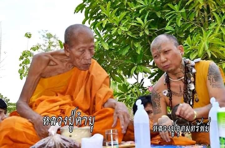 ล็อกเก็ต โครตขุนแผน (ด้านหน้ายันต์นะอกแตก) หลังฝั่งผงมวลสาร แม่โยนี ตะกรุด ปลัดขิก (เมตตา เสน่ห์ ลาภ) #รับประกันแท้ - หลวงปู่อุดมทรัพย์(พระอาจารย์จ่อย) วัดเวฬุวัน จ.ศรีสระเกษ จัดสร้างและดำเนินการปลุกเสก