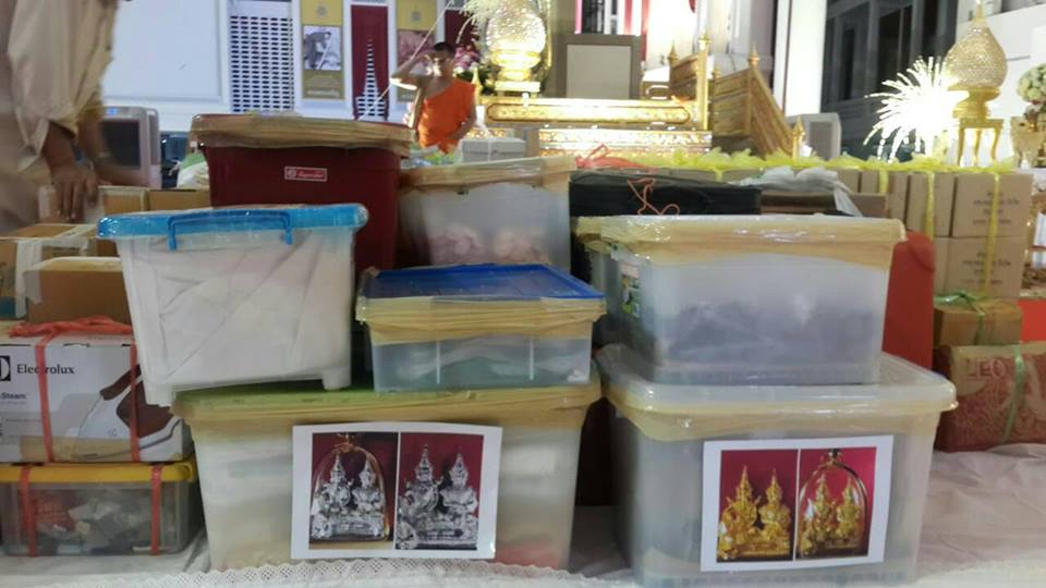 รูปหล่อ ท่านปู่-ท่านย่า (พระอินทร์และพระชายาท่านยาสุชาดา) หล่อโบราณ เนื้อมหาชนวนมวลสาร ชุปทอง ปี2559 #รับประกันแท้ - (ขนาดห้อยคอ พกพา พร้อมเลี่ยมกรอบผ่าหวาย)