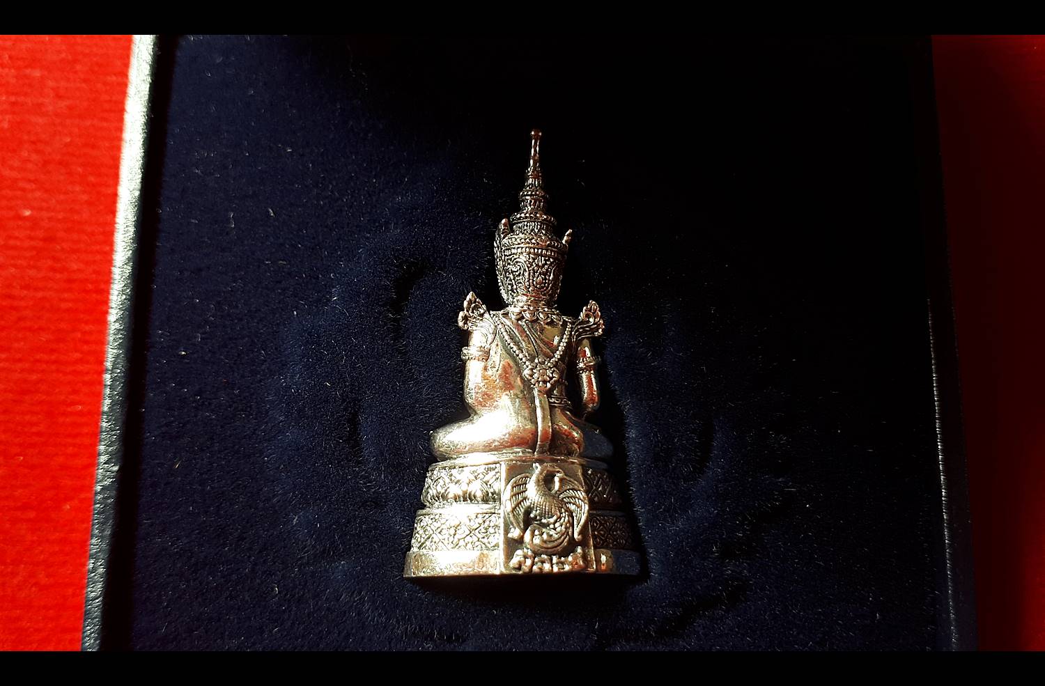 พระแก้วมรกต เนื้อเงินแท้ ปี2539 #รับประกันแท้ (ขนาดลอยองค์ ห้อยคอ น้ำหนัก ประมาณ10กรัม) - พิธีปลุกเสกใหญ่ใน วัดพระศรีรัตนศาสดาราม(วัดพระแก้ว)