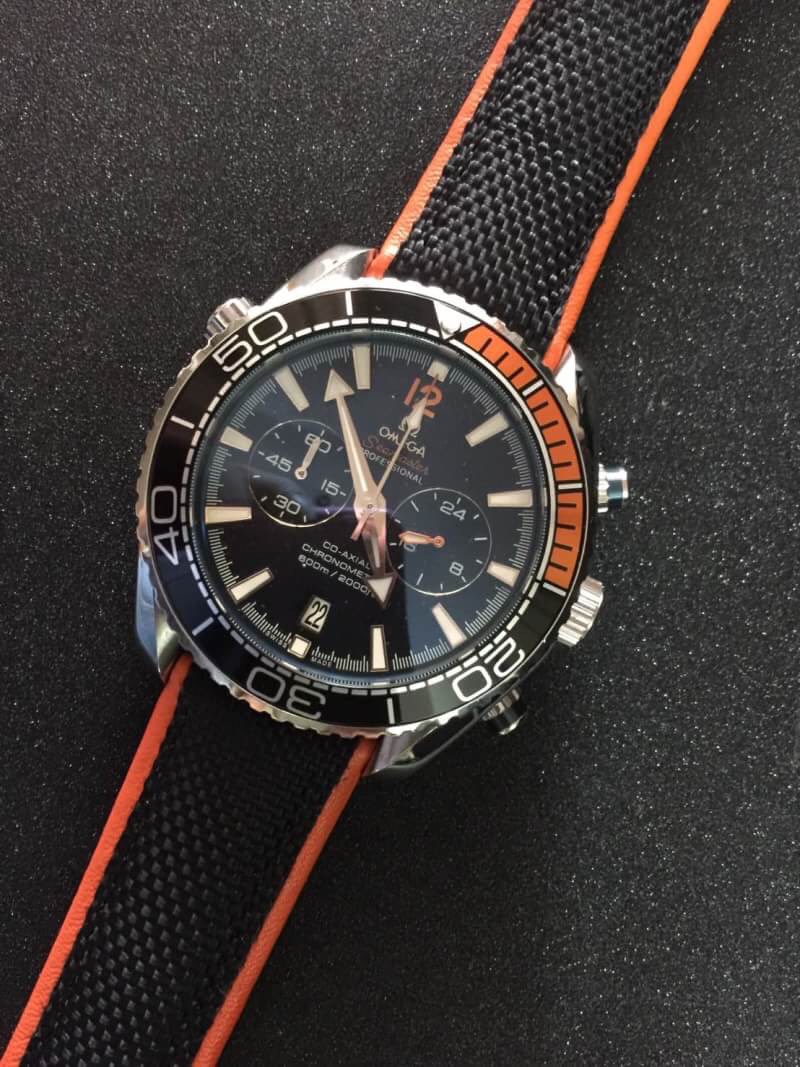 นาฬิกา Omega รุ่น Seamaster Planet Ocean Chronograph สีเงิน สายหนังสีดำขอบส้ม 600M Co-Axial Master Chronometer Basel