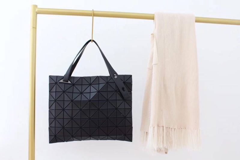 พร้อมส่ง กระเป๋า issey 8x10 มีหลายสี