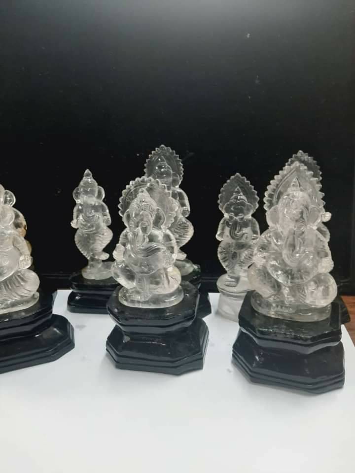 พระพิฆเนศ แกะสลักจากเนื้อแก้วโป่งข่ามฐานหินหยก (สูง 5-6 นิ้ว)