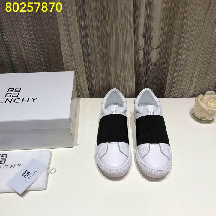 given men แบบอีกเยอะกดดูด้านในค่ะ size 38-44 ,45-46 มีบางแบบ