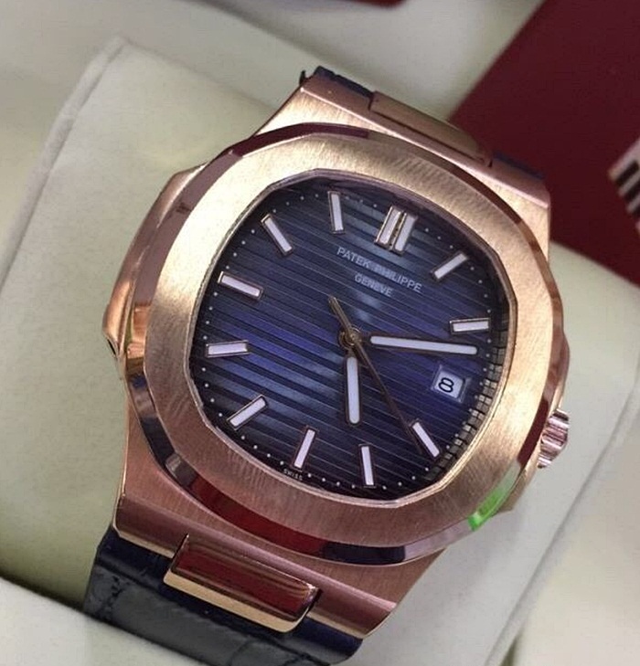 นาฬิกา Patek Philippe รุ่น Nautilus สี Pink Gold สายหนังสีดำ