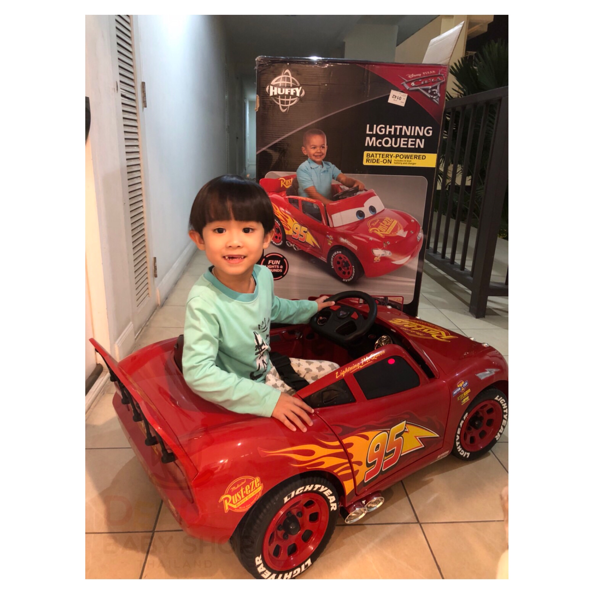 รถแบตเตอรี่สุดเท่ห์สำหรับเด็ก Huffy Disney Cars 3 Lightning McQueen 6V Battery-Powered Ride-On