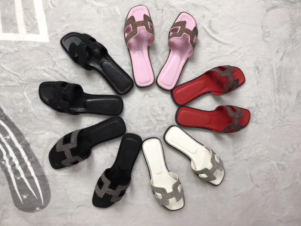 รองเท้าแตะ hm sandal glitter สอบถามไซส์ได้ค่ะสต็อคของเปลี่ยนตลอด