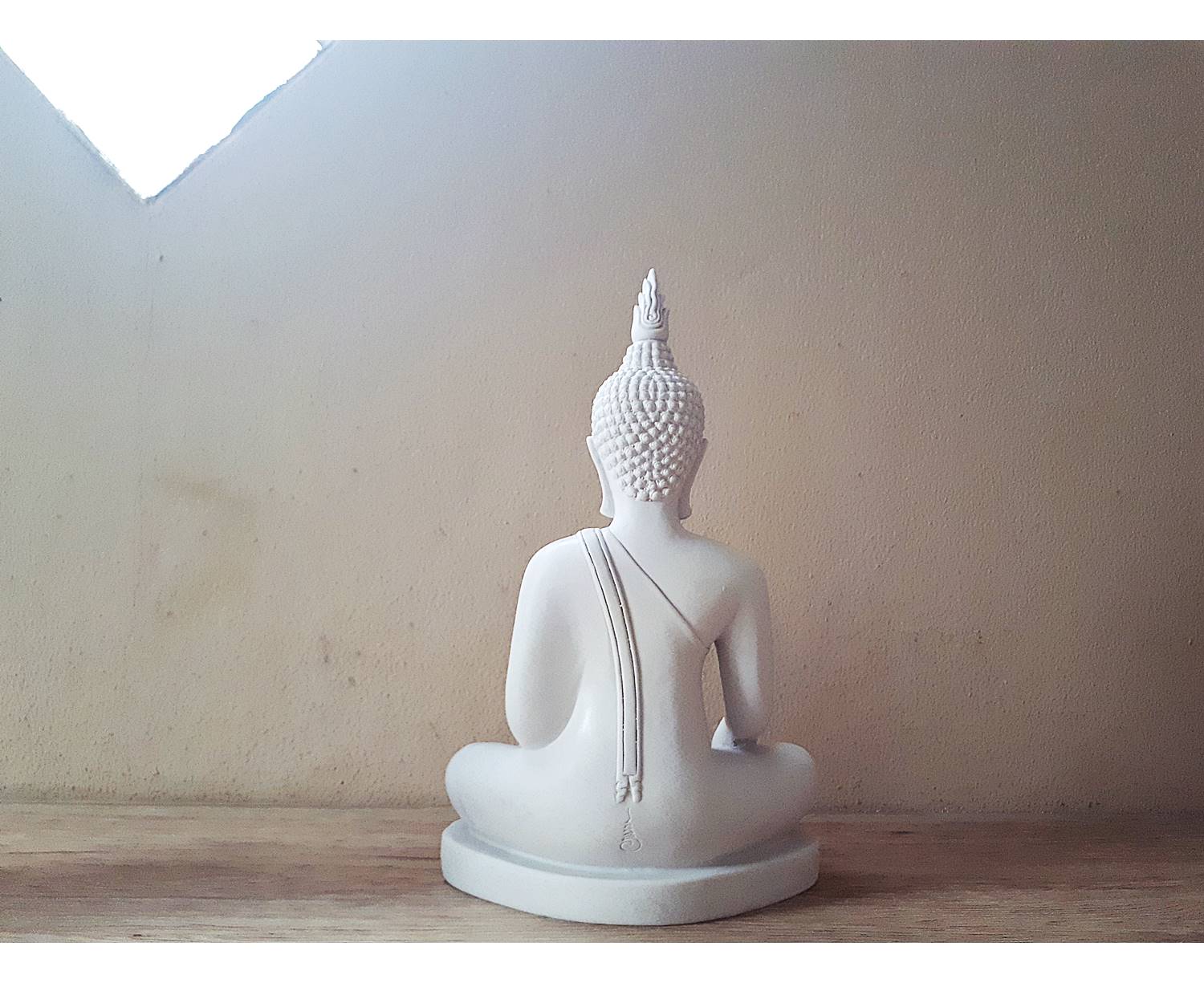 รูปหล่อ พระพุทธรูป เชียงแสนสุโขทัย ปางสมาธิ ปางมารวิชัย เนื้อเรซิ่น สีขาวงา - (หน้าตัก9นิ้ว สูง13.5นิ้ว ลึก5นิ้ว)