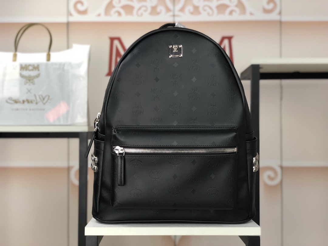 กระเป๋าเป้ mcm medium size 33x41 cm