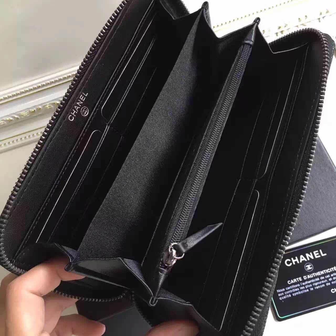 กระเป๋าสตางค์ cn wallet caviar skin สีดำ cc logo