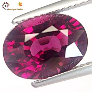 Untreated Natural Rhodolite พลอยโรโดไลท์ ไม่ผ่านการอบ รูปไข่หนัก 5.10 กะรัต สีม่วง โทนเข้ม ไม่ติดดำ หรือม่วงออกบานเย็น สีสวย ในใบเซอร์ให้สี Purple