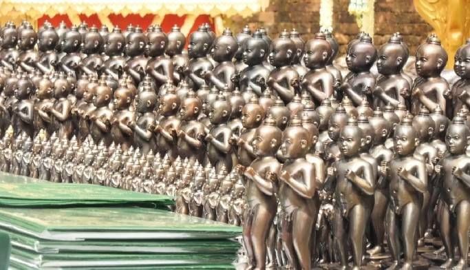 กุมาร หนูนุ้ย (ขนาดพกพา มีกำไลที่ข้อมือ) พิธีใหญ่ รุ่นแรก วัดโมคลาน จ.นครศรีธรรมราช ปี2565 เนื้อโลหะบรอนซ์รมดำ งานระดับจิ้วเวอร์รี่ #รับประกันแท้ - (สมนาคุณของแถมพิเศษเสกในพิธี ลูกปัดมหาเสน่ห์+ดอกบานไม่รู้โรย)