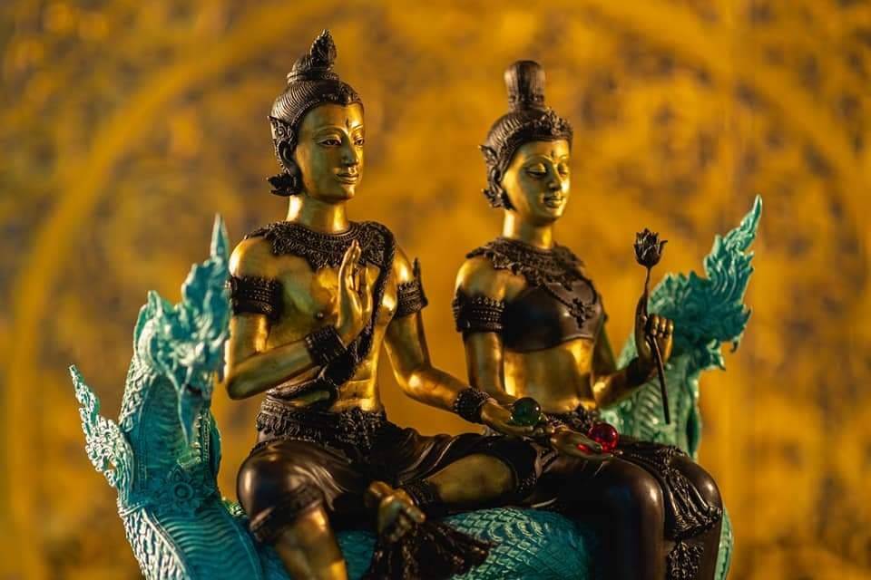 รูปหล่อ พญานาคราชคู่ (ท่านปู่นาคา-ปู่ศรีสุทโธ ท่านยานาคี-ศรีปทุมวัน) นั่งบัลลังก์ เนื้อโลหะทองเหลือง (หน้าตัก 9นิ้ว)