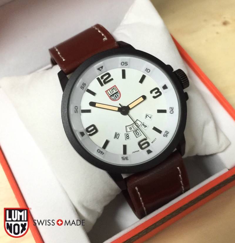 นาฬิกา Luminox สีดำ สายหนังสีน้ำตาลสวยทนเหมาะกับการใช้งาน