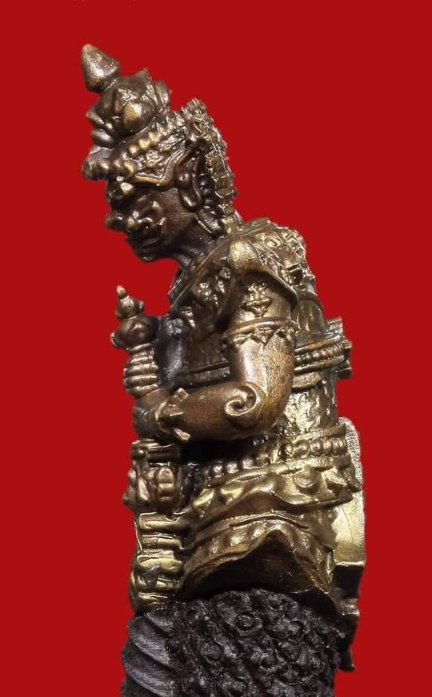 มีดหมอ มงคลฟ้าครอบจักรวาล (ใบมีดตีจากเหล็กอาถรรพ์300ชั้น) หัวด้าม-ท้าวเวสสุวรรณ เนื้อสัตตะโลหะ (ปลอก-ไม้สาธร รัดหวาย4เส้น) ปี2564-2565 #ปลุกเสก9พิธี #รับประกันแท้