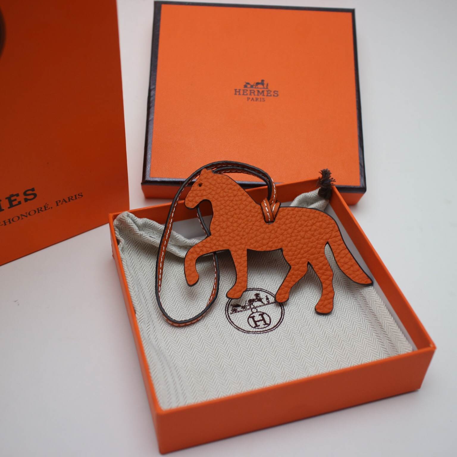 ที่คล้อง ที่ห้อย กระเป๋า hm togo leather รูปม้า มีหลายสี สต๊อกเปลี่ยนตลอดสอบถามได้ค่ะ