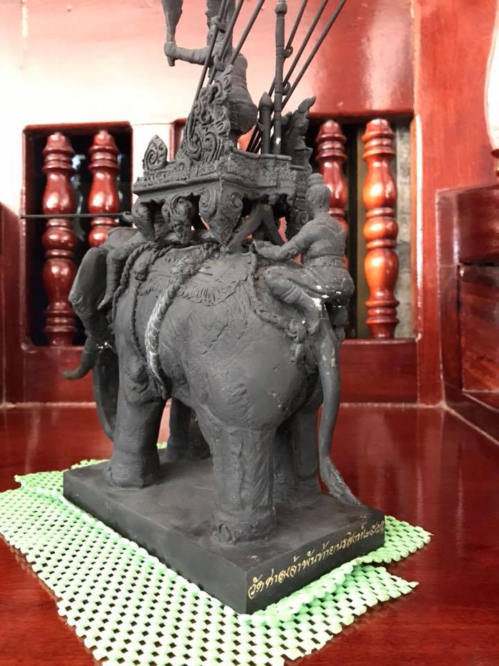 รูปหล่อ พระเจ้าพรหมมหาราช ทรงประทับขี่ช้างศึก ช้างพลายประกายแก้ว ออกศึก เนื้อโลหะรมดำ ปี2555 #รับประกันแท้ (องค์ใหญ่ ขนาด สูง14นิ้ว ฐาน7นิ้ว)