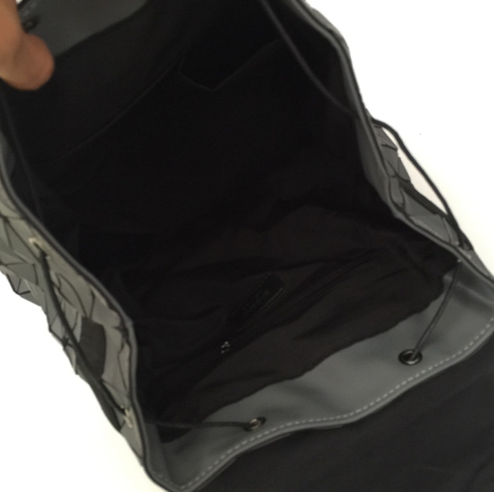 กระเป๋าเป้ issey รุ่นใหม่ สีเทาแมทด้าน