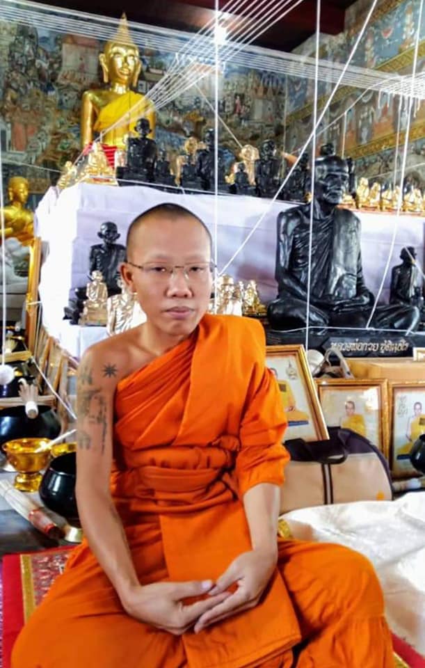 รูปภาพ สี หลวงพ่อกวย วัดโฆสิตาราม(วัดบ้านแค) (ขนาดตั้งบูชา 11x15นิ้ว) พร้อมใส่กรอบ ปี2562 #รับประกันแท้ -- #พิธีดีมากดวงจิตหลวงพ่อกวยมาเสกให้เอง