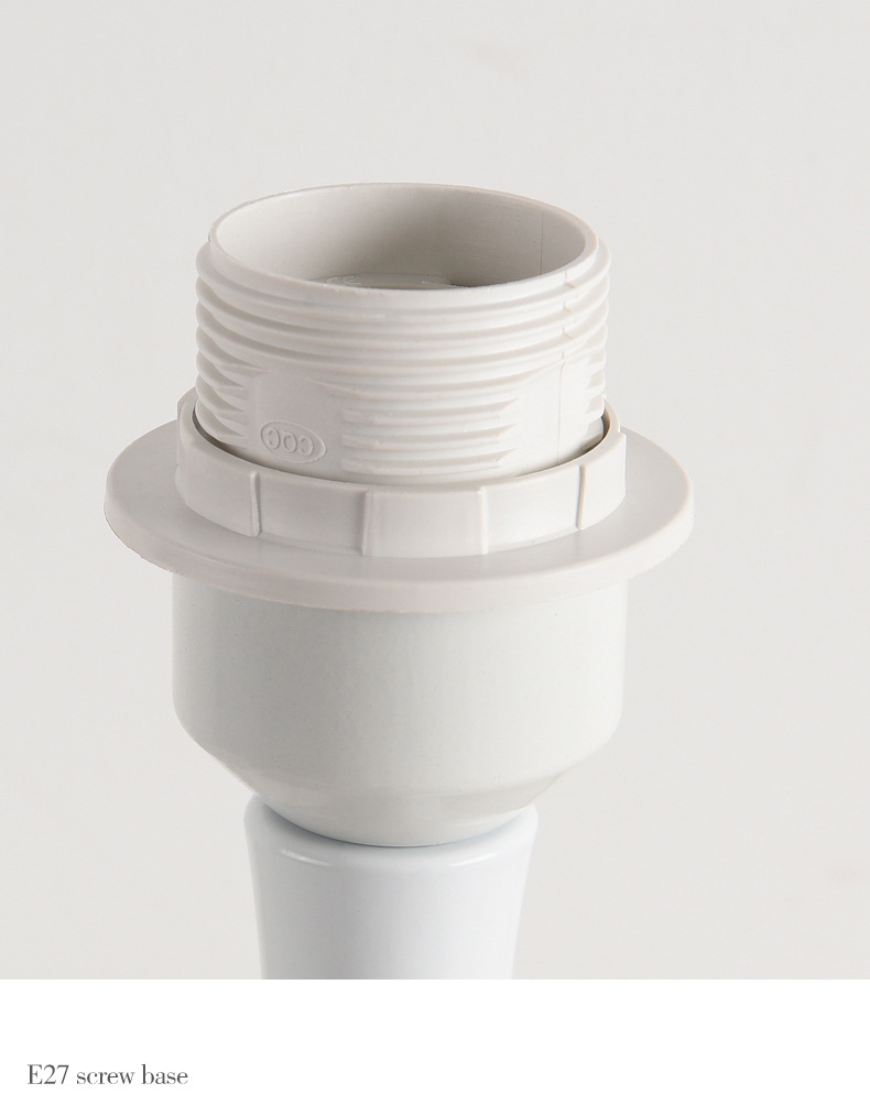 โคมไฟตั้งโต๊ะสไตล์โมเดิร์นทรงแจกันโป๊ะผ้าฐานโลหะดีไซน์เรียบหรู [TBL-1485]