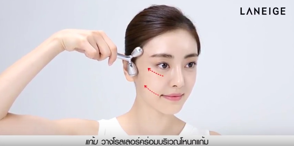 (ลดพิเศษ40%) Laneige Face-Fit Roller โรลเลอร์ยกกระชับผิวแบบอสมมาตรที่ผลิตจากทองคำขาว ให้คุณสัมผัสผิวยกกระชับเต่งตึง แลดูอ่อนเยาว์ จนสัมผัสผลลัพธ์ได้ในชั่วข้ามคืน